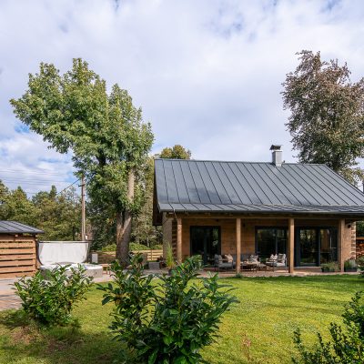 Moderní roubenka v Děčíně