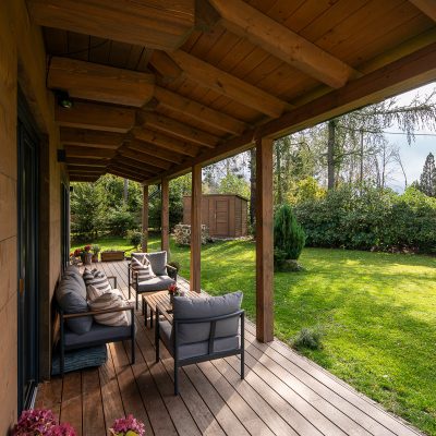 Moderní roubenka v Děčíně