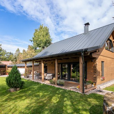 Moderní roubenka v Děčíně