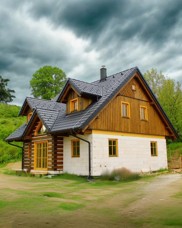 🏡 Nová poloroubenka pod hradem!
Ve Starém Svojanově jsme dokončili další krásnou stavbu – poloroubenku zasazenou do malebného prostředí pod historickým hradem. 🏰
🪵 Obvodové stěny jsou ze sušeného lepeného hranolu o síle 280 mm, což zajišťuje nejen pevnost, ale i dokonalou izolaci.
🪟 Kontrastní barva oken pak celou stavbu krásně zvýrazňuje a dodává jí jedinečný charakter.
🌲 Tradiční řemeslo v moderním provedení. Co na ni říkáte?

 #roubenestavby #dřevostavby #Roubenky #jimber #roubenky #roubenechaty #moderniroubenka #drevostavba #tradicniroubenka #srub